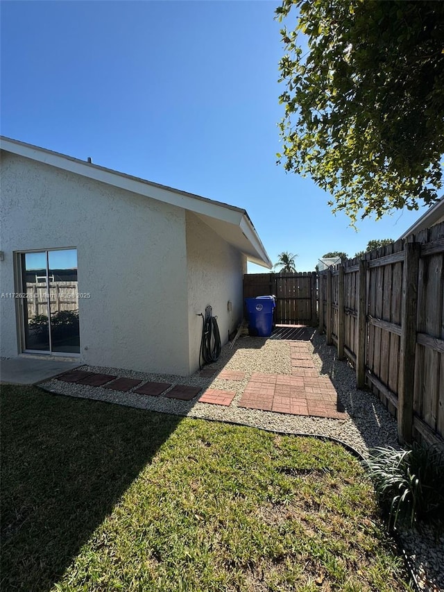 view of yard with a patio area