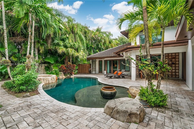 view of pool with an in ground hot tub and a patio area