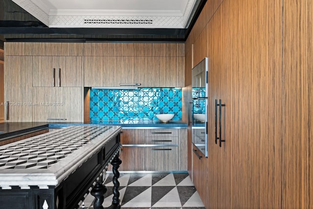 kitchen with tasteful backsplash and crown molding