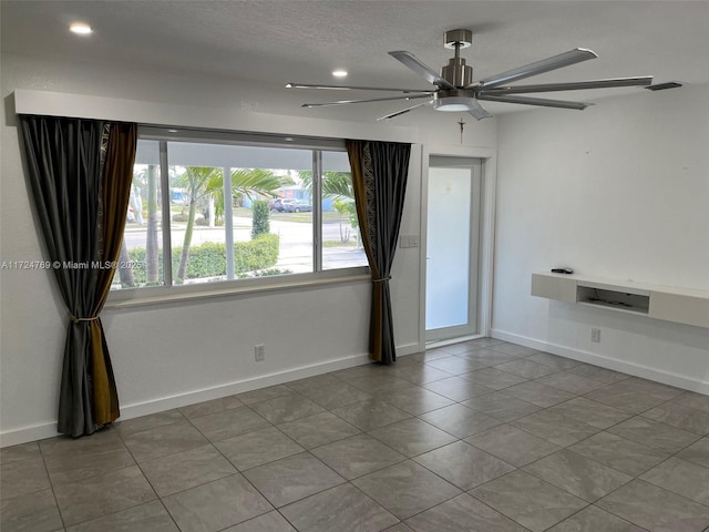 unfurnished room with a textured ceiling and ceiling fan