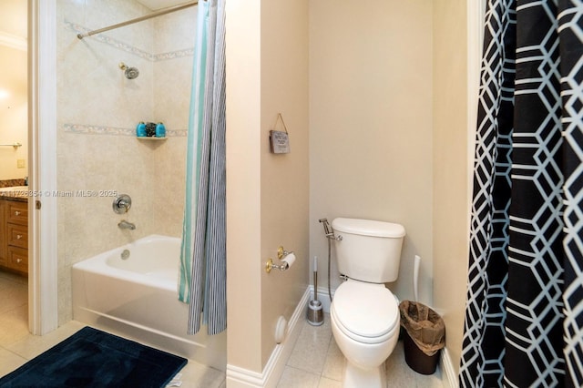 full bath with baseboards, toilet, tile patterned floors, shower / bath combo with shower curtain, and vanity