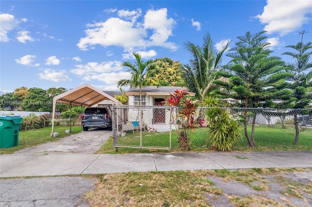 view of front of home featuring a front lawn and a carport