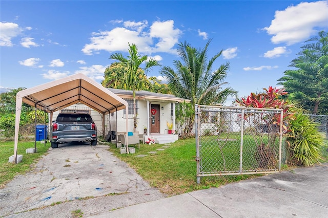 view of front of property featuring a front lawn and a carport