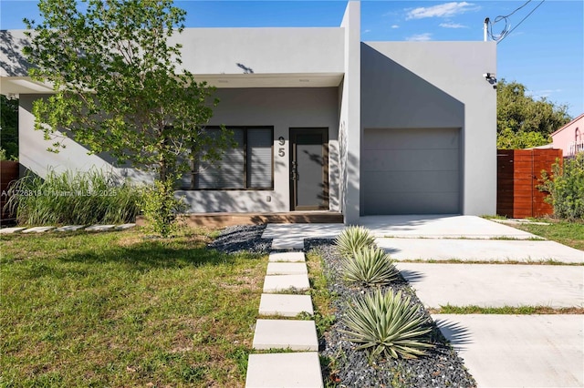 view of front of property featuring a front lawn and a garage