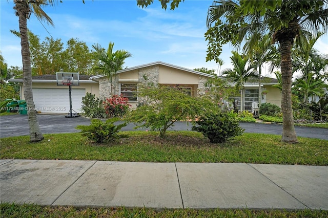 view of front of home featuring a front lawn and a garage