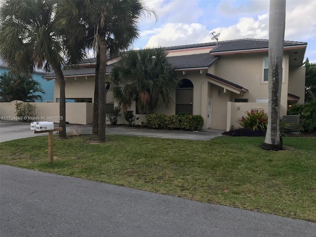 view of front facade featuring a front yard