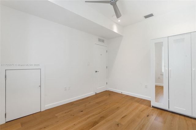 empty room with light hardwood / wood-style floors and ceiling fan