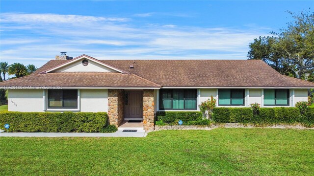 ranch-style home with a front yard