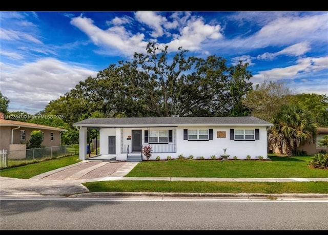 view of front of home with a carport and a front lawn