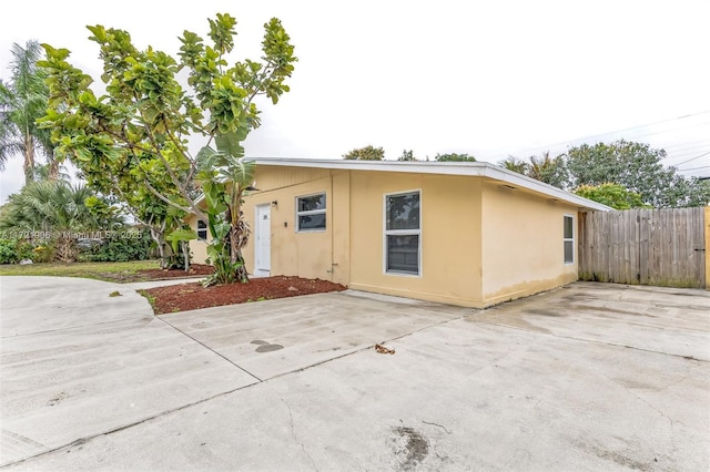 view of front of home featuring a patio area