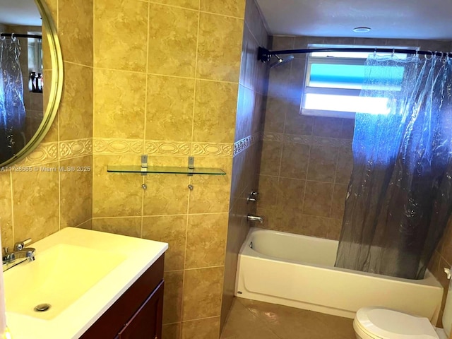 full bathroom featuring shower / bathtub combination with curtain, toilet, tile patterned floors, vanity, and tile walls