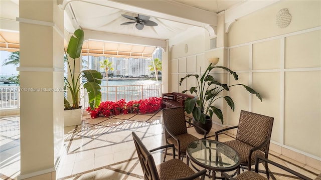 sunroom featuring ceiling fan