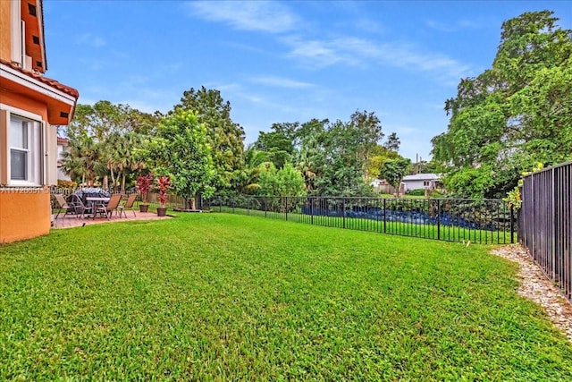 view of yard with a patio