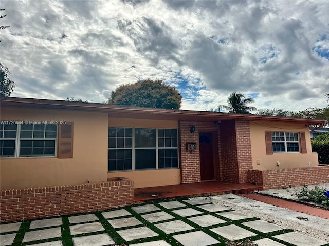 view of front of home featuring a patio area