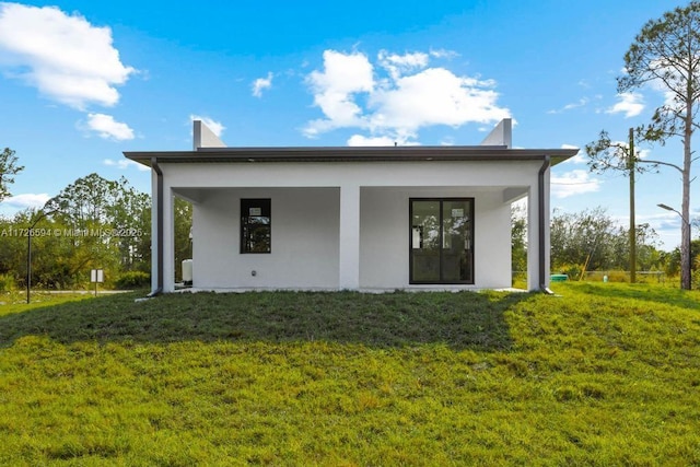 back of house featuring a yard