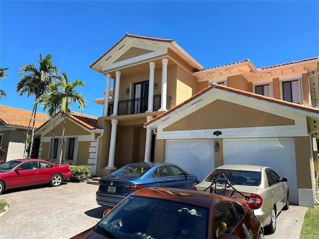 view of front facade with a garage