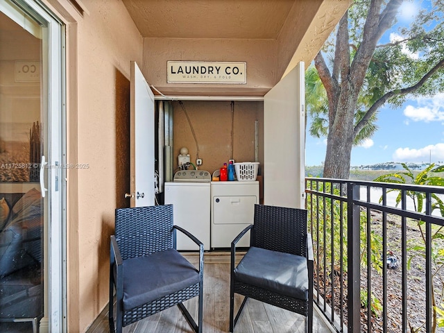 balcony with independent washer and dryer