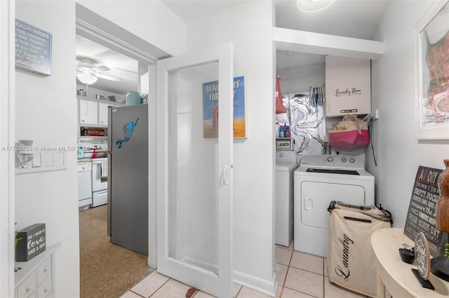 laundry area featuring washing machine and dryer, ceiling fan, and light tile patterned floors