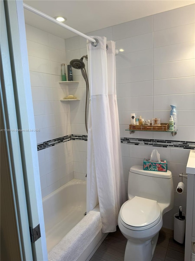 bathroom featuring shower / bath combo with shower curtain, tile walls, toilet, and tile patterned floors