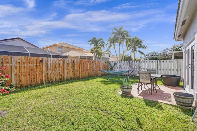 view of yard featuring a patio