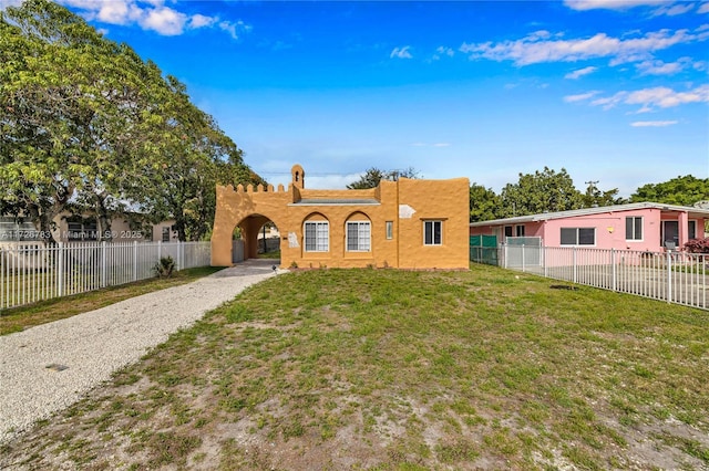 view of front facade with a front lawn