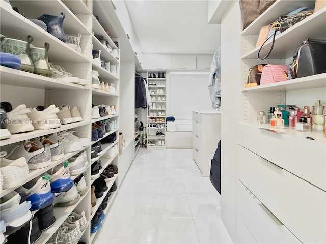 spacious closet featuring light tile patterned floors