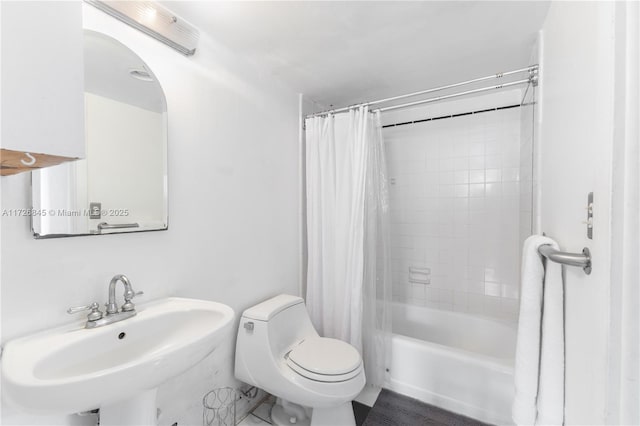 full bathroom with sink, toilet, and shower / tub combo