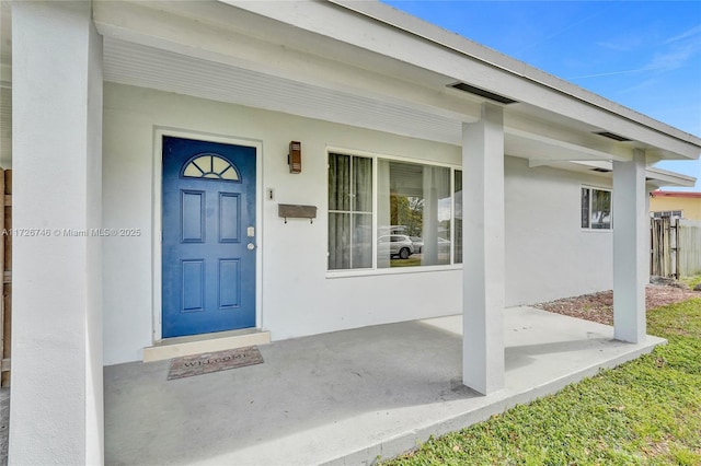 ranch-style house featuring a front lawn and covered porch