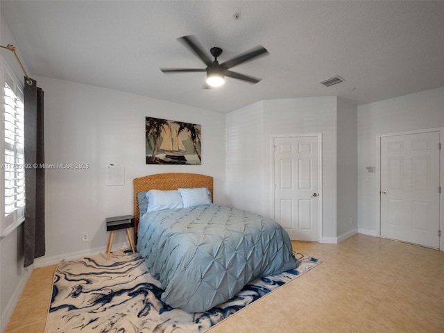 bedroom featuring ceiling fan and a textured ceiling