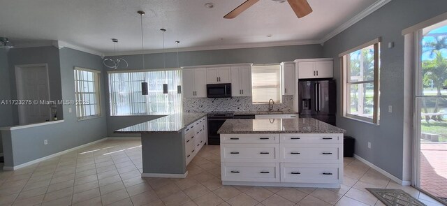 washroom featuring cabinets and washing machine and clothes dryer