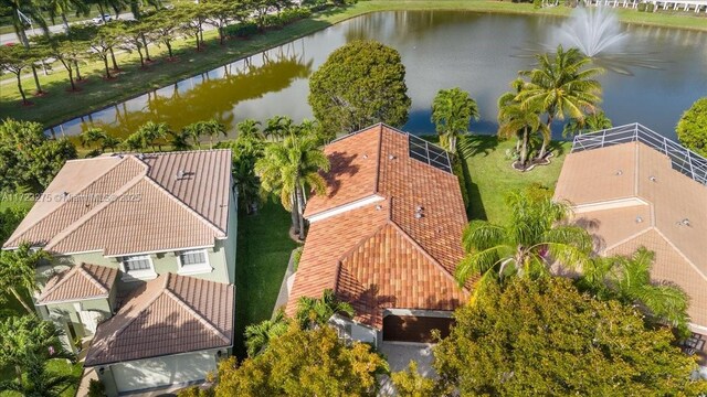 bird's eye view featuring a water view