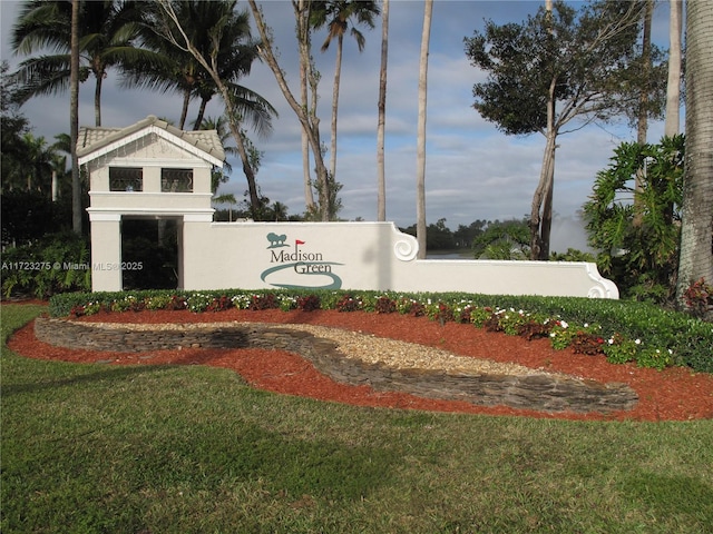 community sign featuring a yard