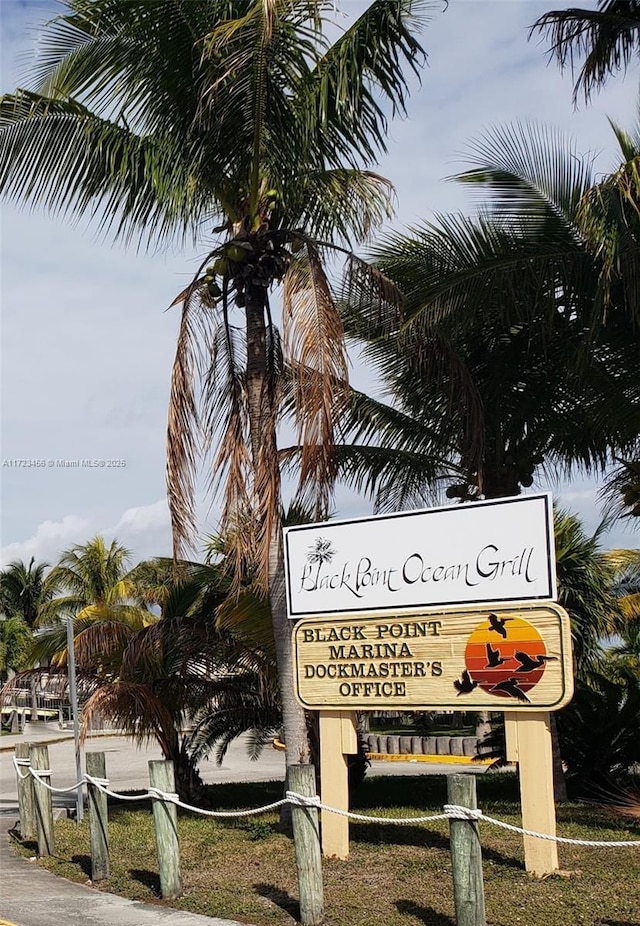 view of community / neighborhood sign