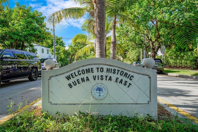 view of community / neighborhood sign