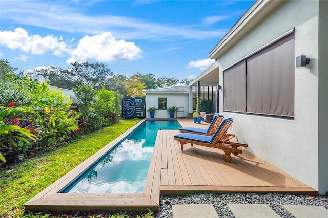 view of swimming pool