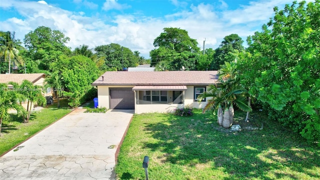 ranch-style house featuring a front lawn