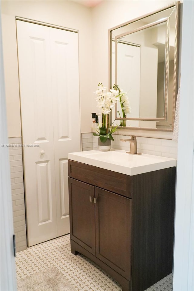 bathroom with vanity and tasteful backsplash