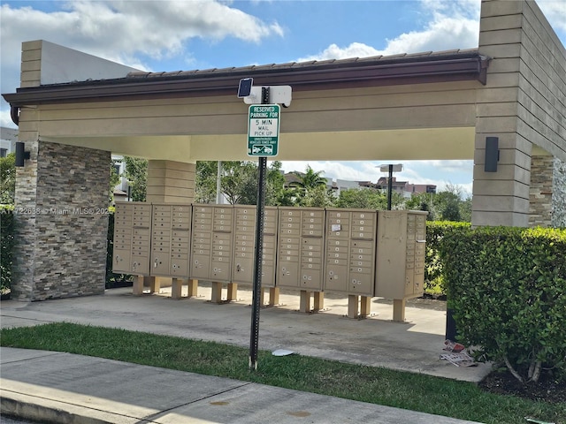 view of home's community with mail boxes