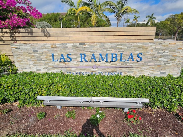 view of community / neighborhood sign