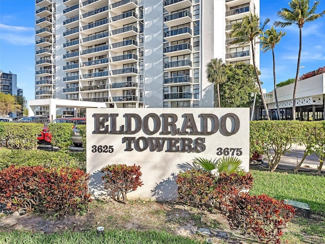 view of community / neighborhood sign