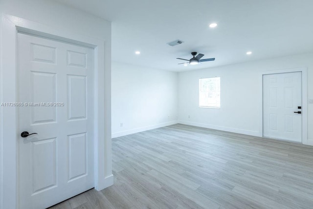 unfurnished room featuring light wood-style floors, baseboards, visible vents, and recessed lighting