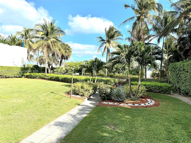 1621 Collins Ave Unit 310, Miami Beach, FL 33139 - view of community with a lawn