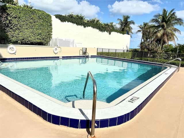 view of swimming pool