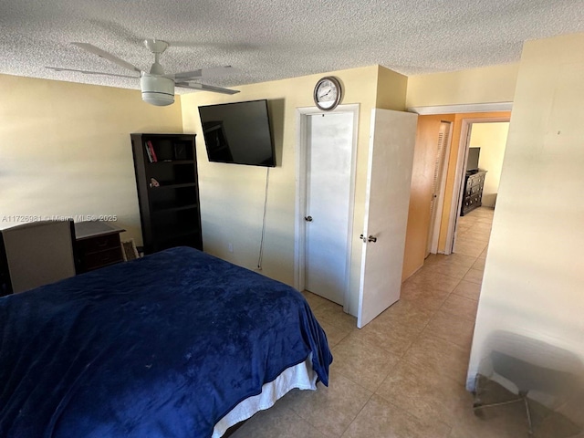 bedroom featuring ceiling fan and a textured ceiling