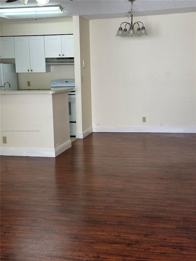 kitchen with decorative light fixtures, white range with electric stovetop, white cabinetry, a textured ceiling, and dark hardwood / wood-style flooring