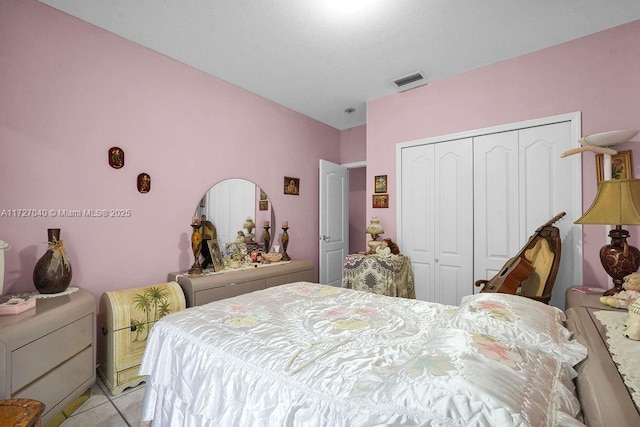 bedroom featuring a closet