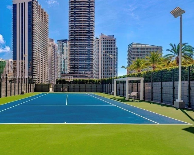 801 S Miami Ave Unit 4706, Miami, FL 33130 - view of tennis court with fence and a view of city