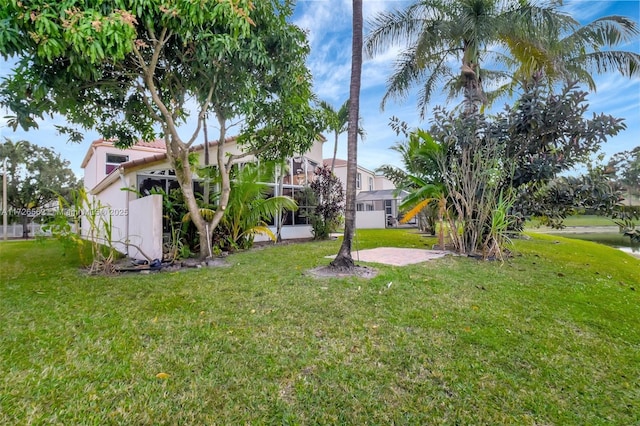 view of yard featuring a water view