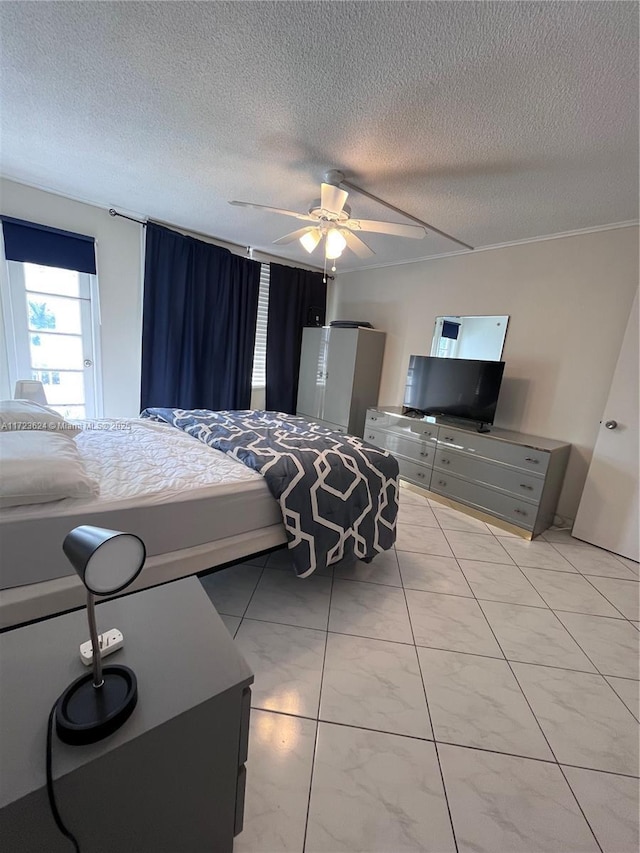 bedroom featuring ceiling fan and a textured ceiling