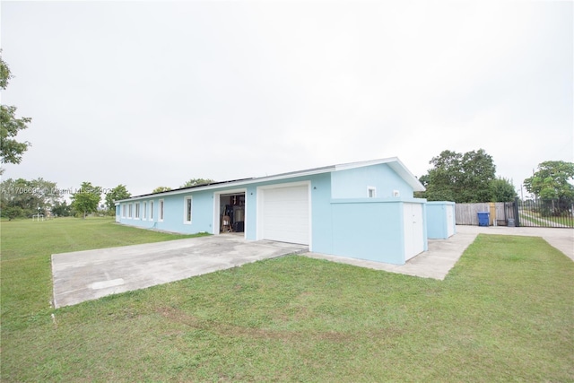 view of front facade with a front yard and a garage